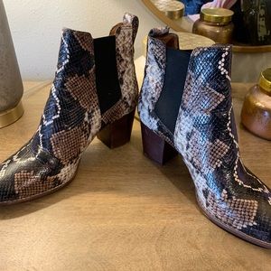 Madewell Regan embossed boot